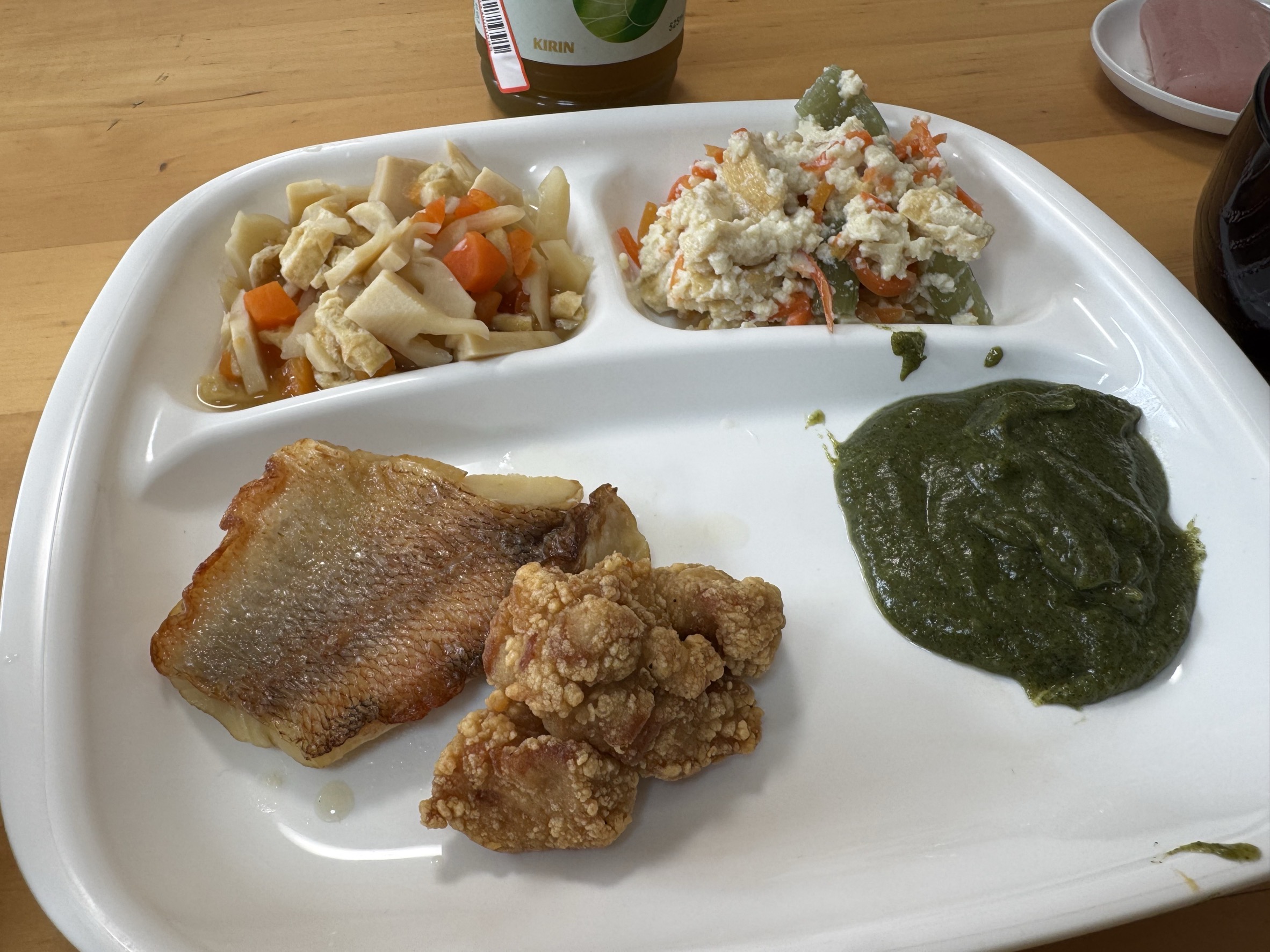 昼食の様子